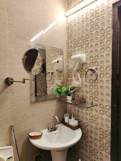 Apartment Sufiyana सादा परंतु सुंदर New Delhi
