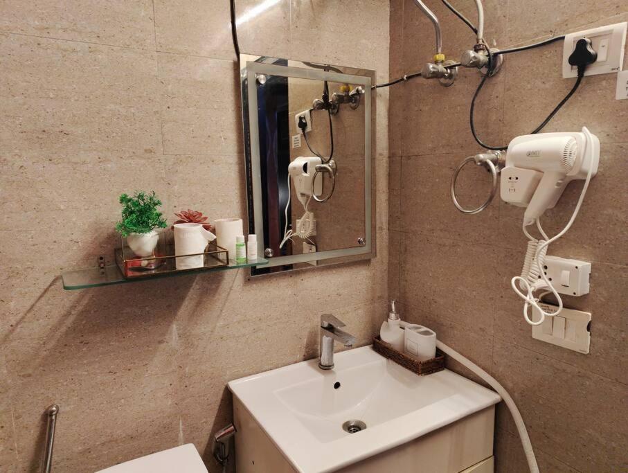 Sufiyana सादा परंतु सुंदर Apartment New Delhi