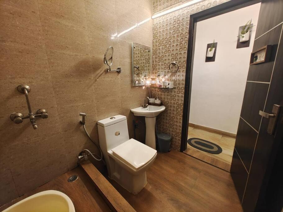 Sufiyana सादा परंतु सुंदर Apartment New Delhi
